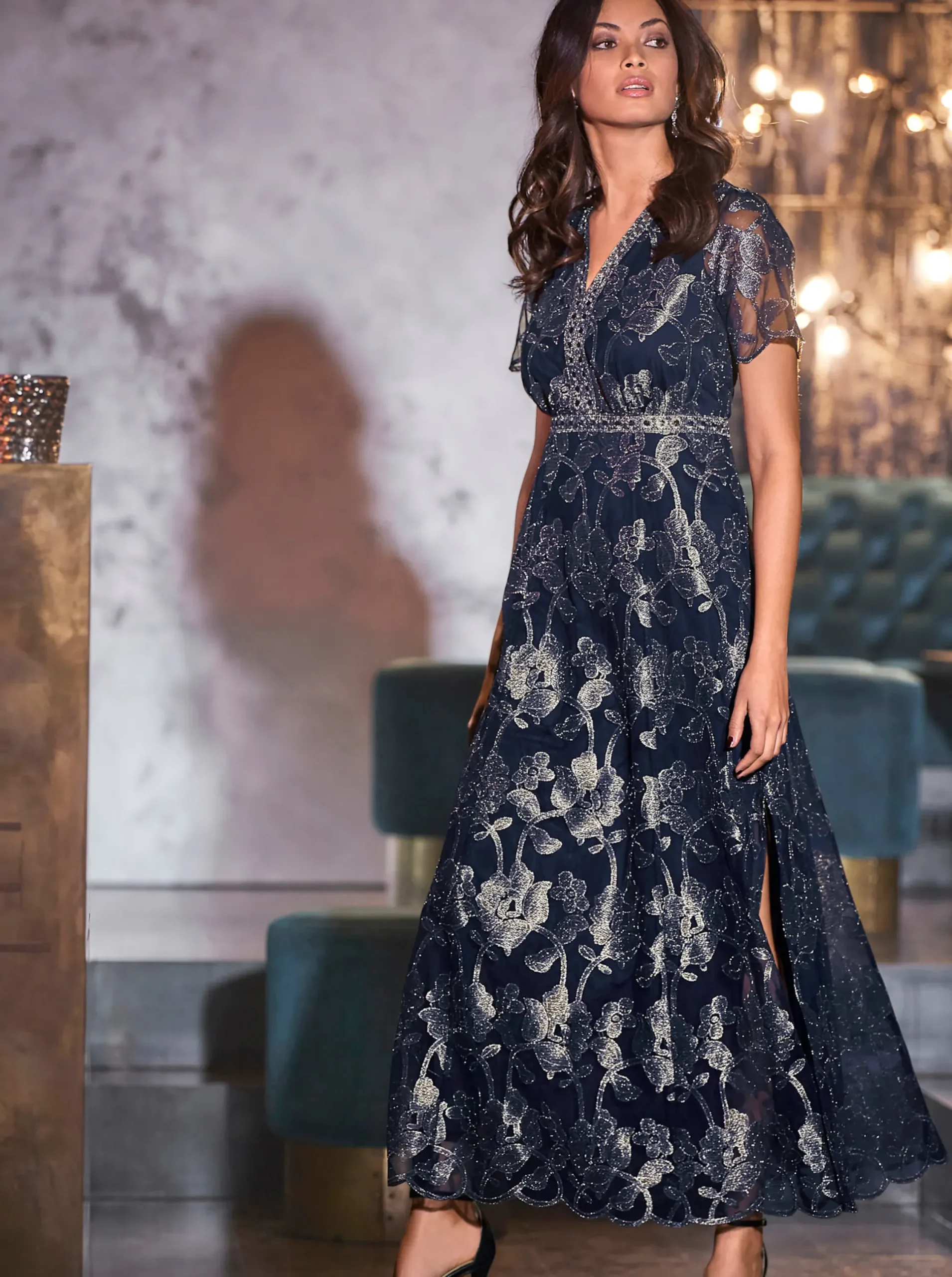Abendkleider|Kleider|heine Abendkleid mit glänzender Blütenstickerei marine