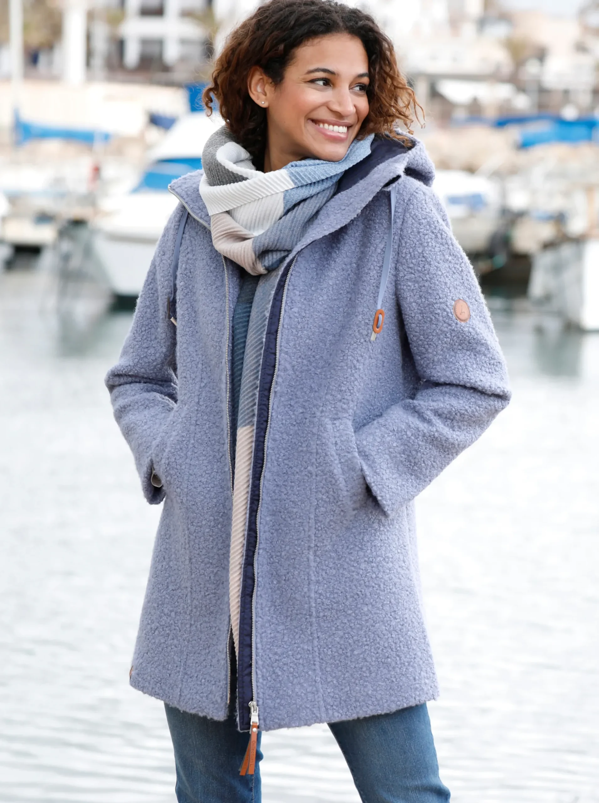 Jacken| Boucléjacke mit Lederimitat-Details taubenblau