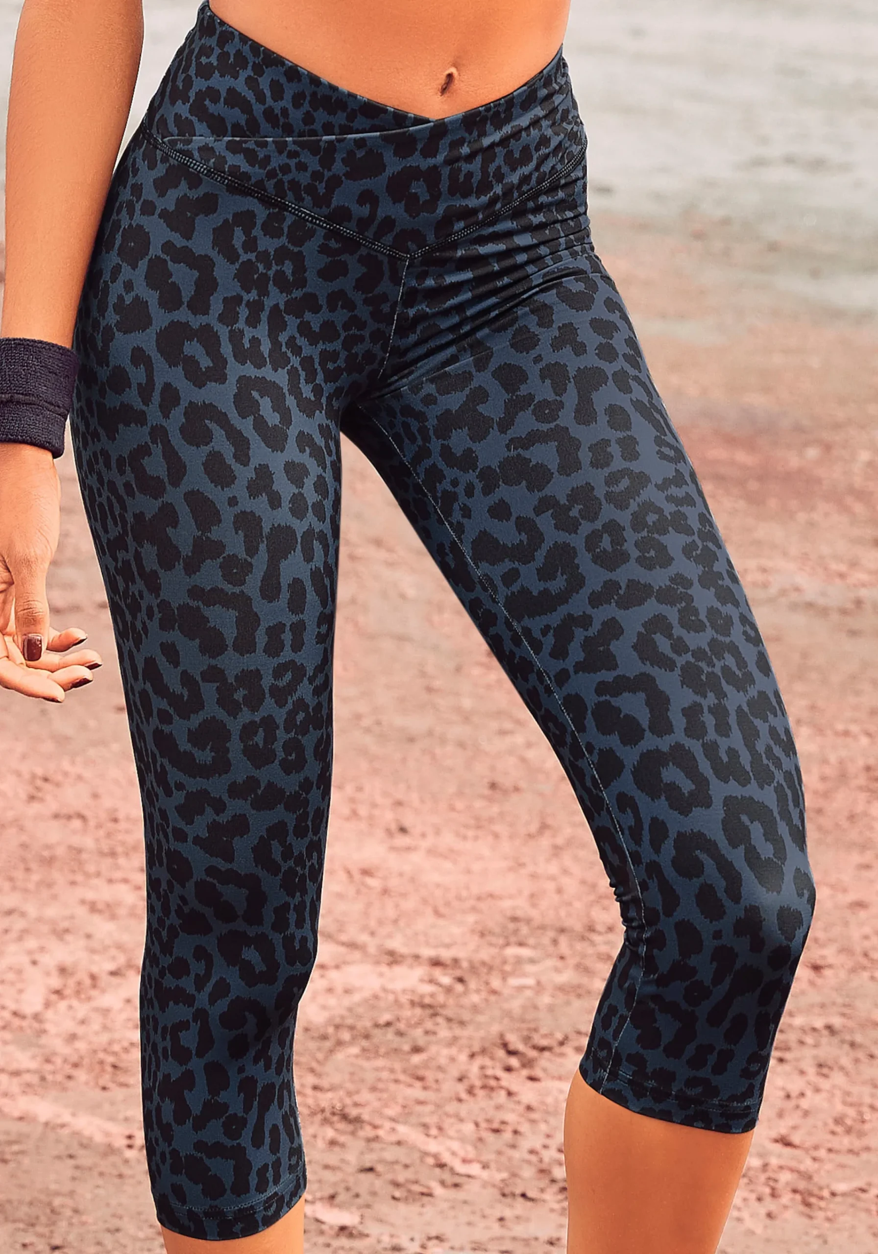 Hosen|LASCANA ACTIVE Caprileggings leo-anthrazit