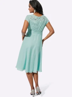 Kleider| Cocktailkleid mit kunstvollem Spitzeneinsatz kalkmint