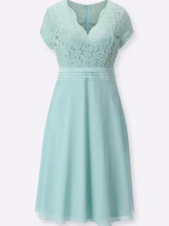 Kleider| Cocktailkleid mit kunstvollem Spitzeneinsatz kalkmint