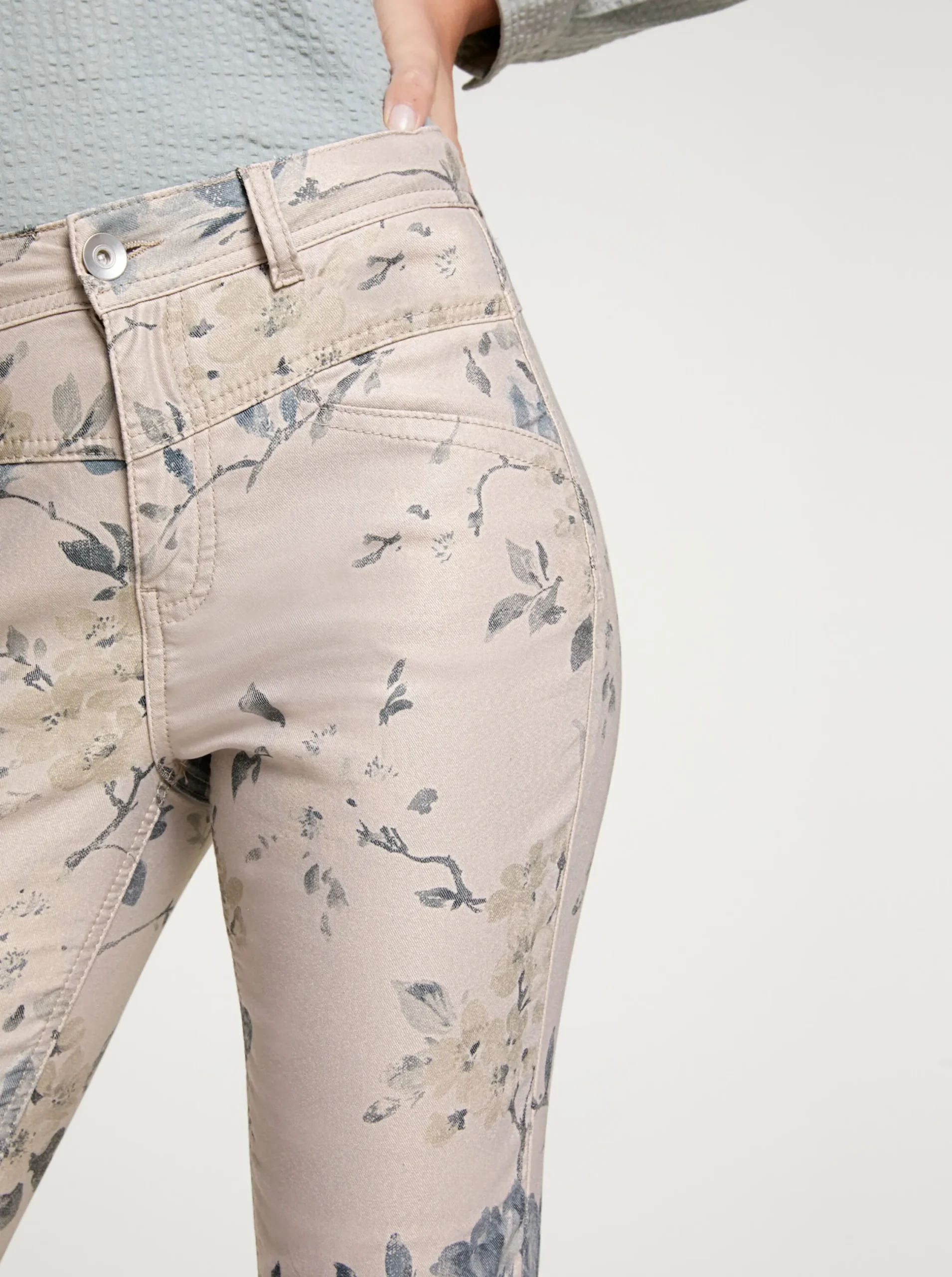 Hosen|heine Druckhose mit Blumen-Dessin sand-jade