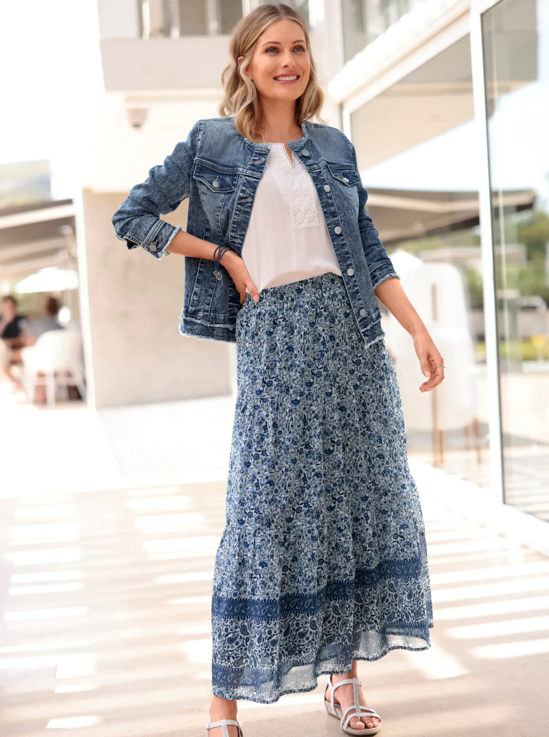Jacken| Jeansjacke mit Fransen an den Absschlüssen blue-stone-washed