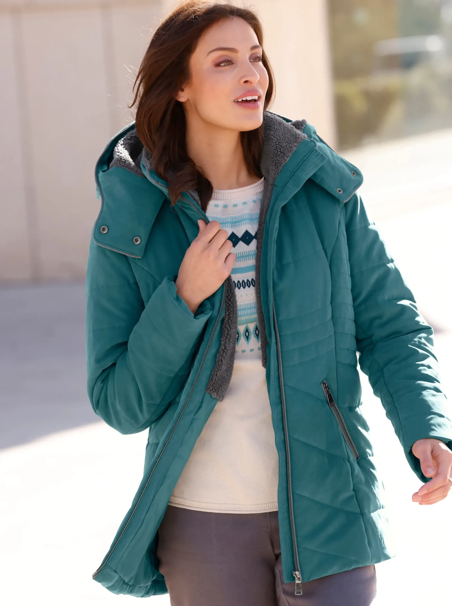 Jacken| Kapuzenjacke in Micro-Moss-Qualität petrol