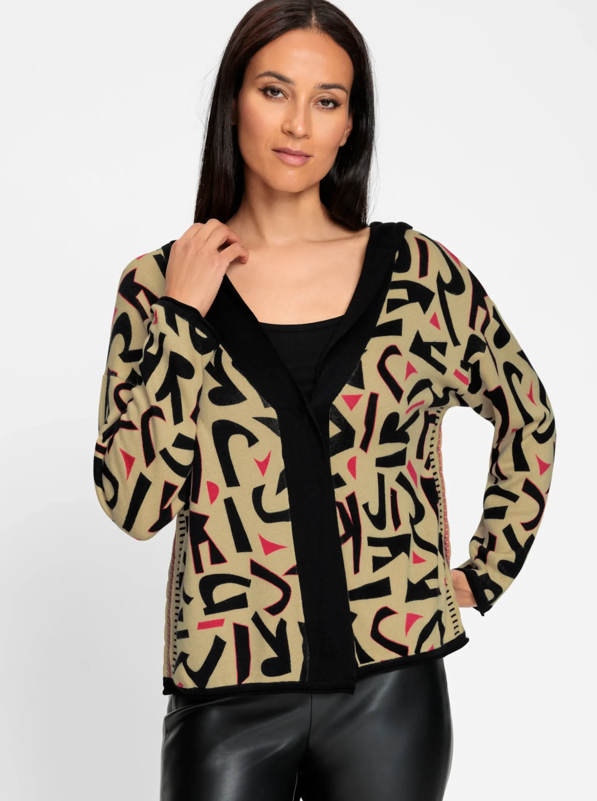 Strickjacken|heine Kapuzenstrickjacke mit verdeckter Druckknopfleiste sand-schwarz-bedruckt