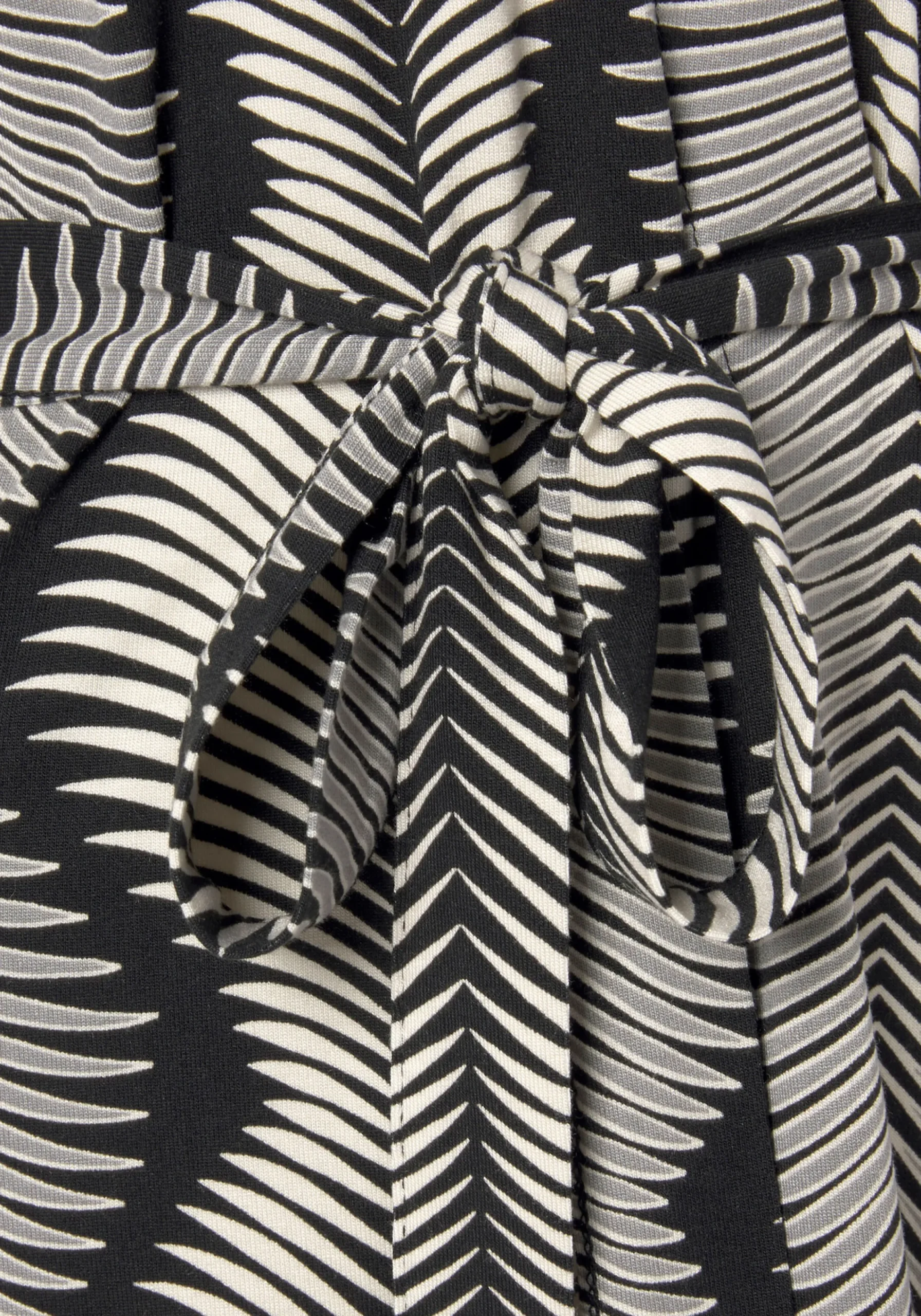 Nachtwäsche|LASCANA Kimono schwarz-weißbedruckt