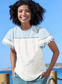 Blusen|heine Kurzarm-Bluse mit Lochspitze ecru-hellblau