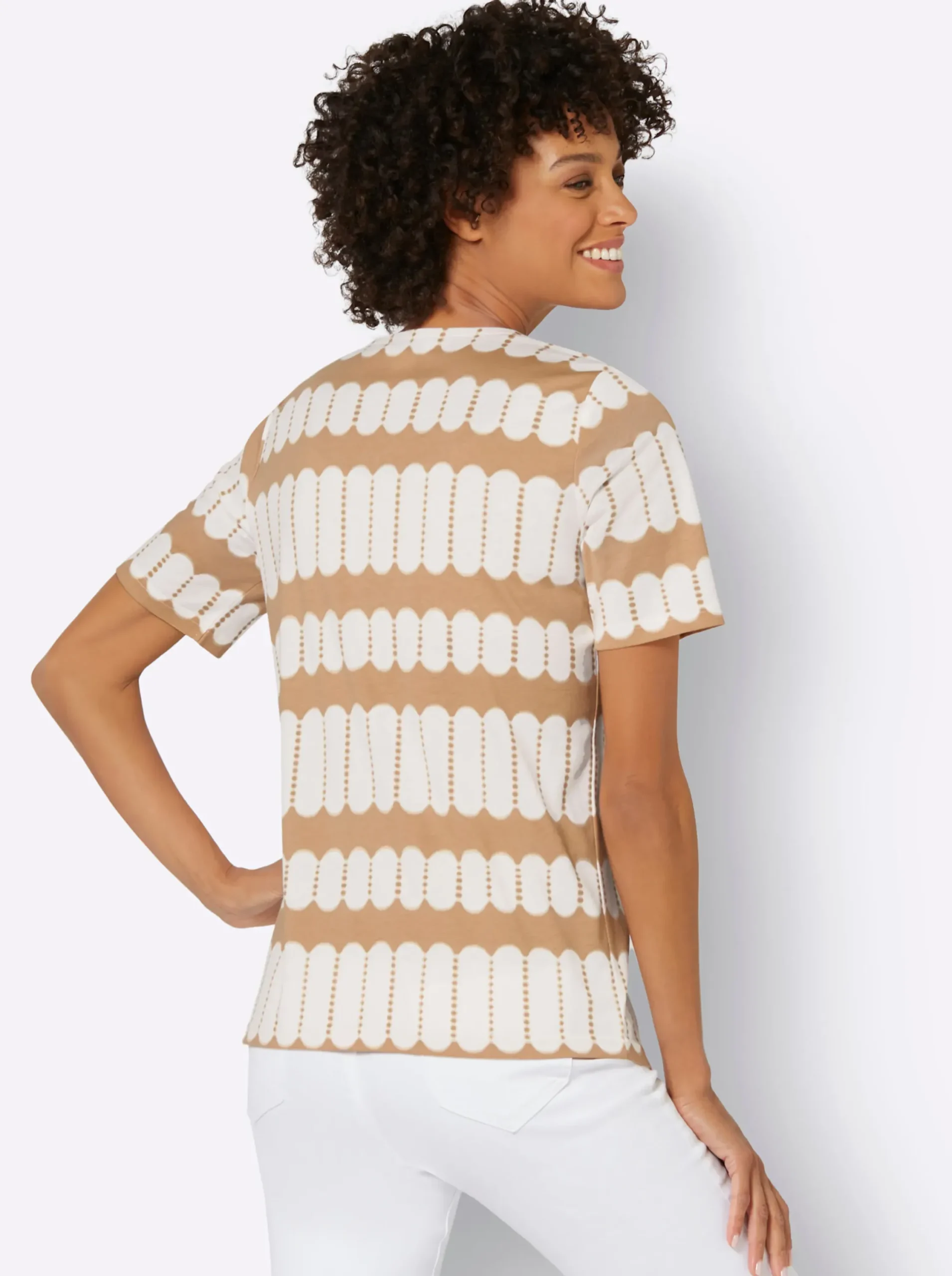 Shirts| Kurzarmshirt mit V-Ausschnitt camel-ecru-bedruckt