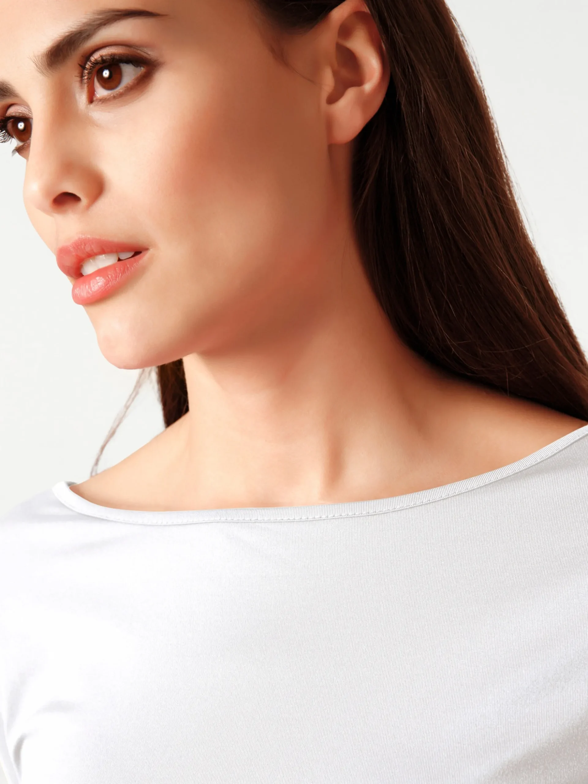 Basics|heine Kurzarmshirt mit V-Ausschnitt hinten weiß
