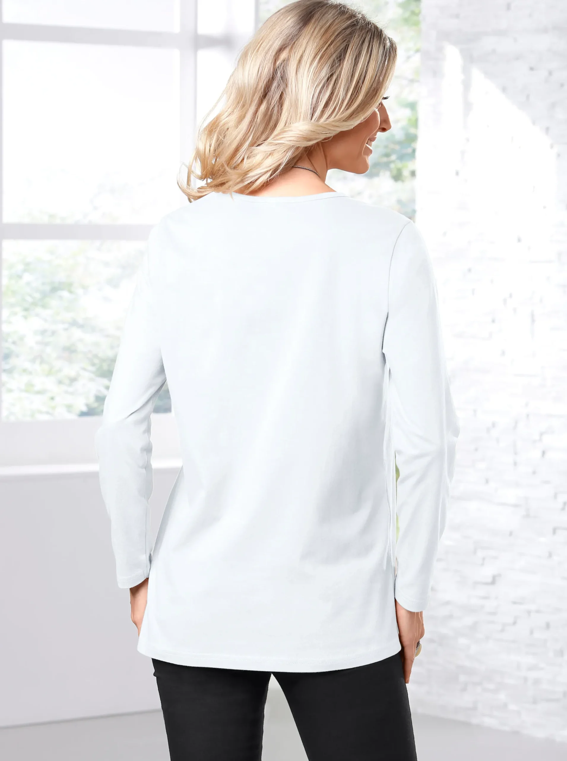 Basics| Langarmshirt in weiter Form weiß