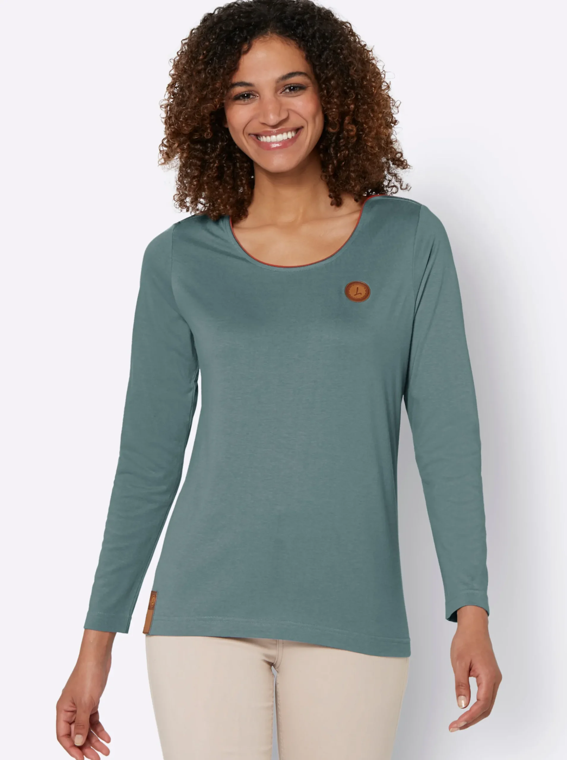 Shirts| Langarmshirt mit Lederimitat-Emblem jade