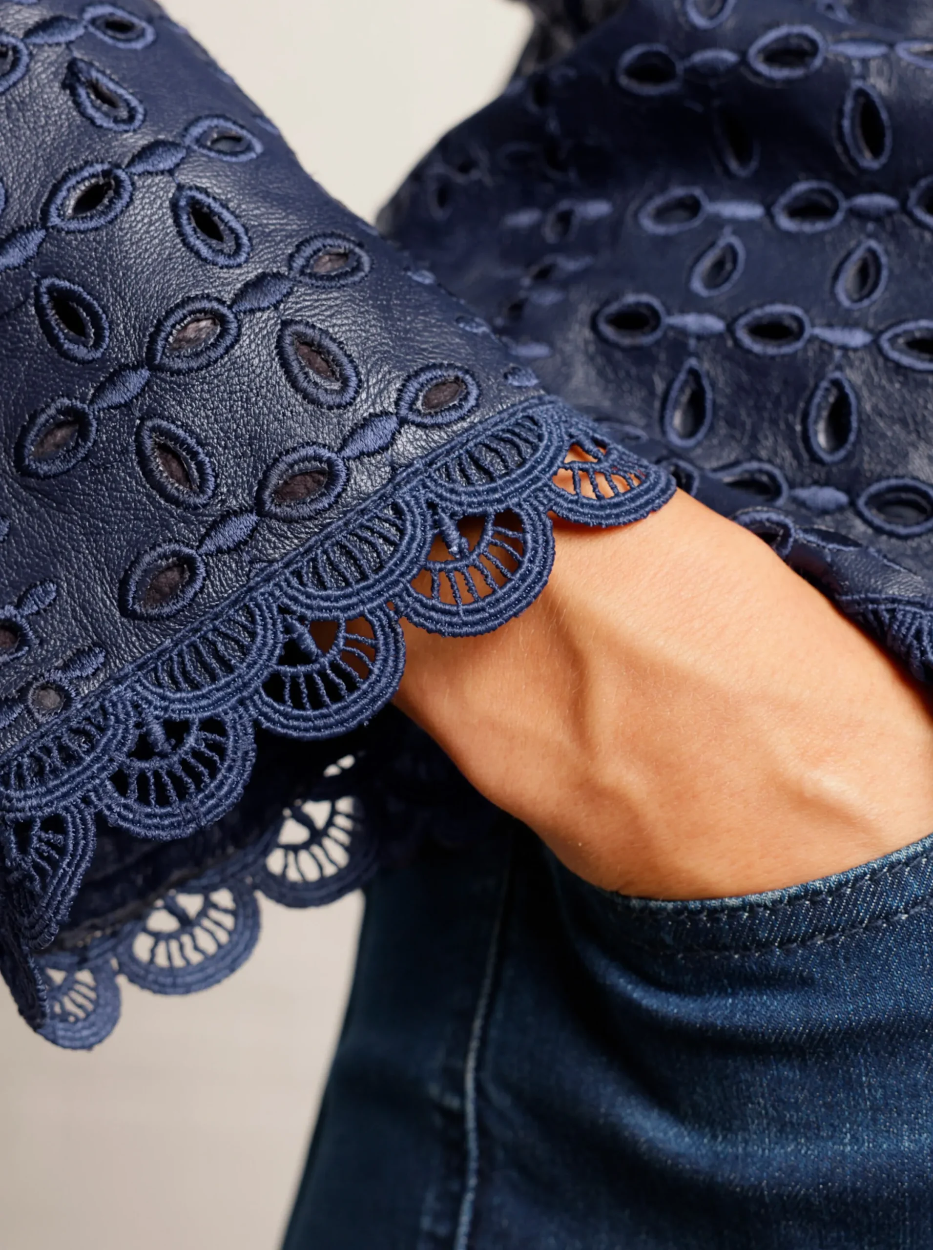 Ledershop|CREATION L PREMIUM Lederblazer mit aufwendiger Lochstickerei und Spitzenbordüre marine