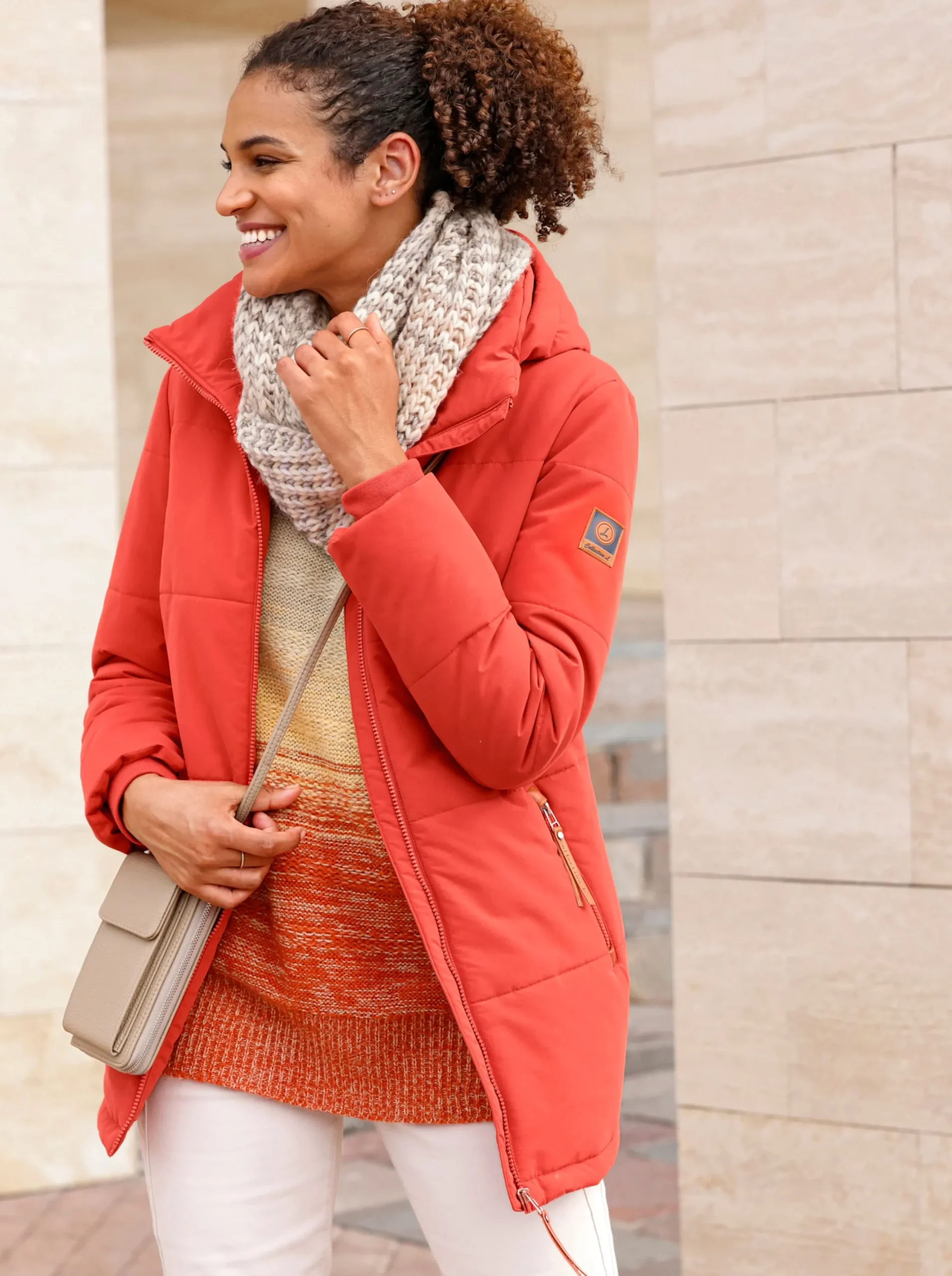 Jacken| Outdoorjacke mit abnehmbarer Kapuze und Jersey-Bündchen terra