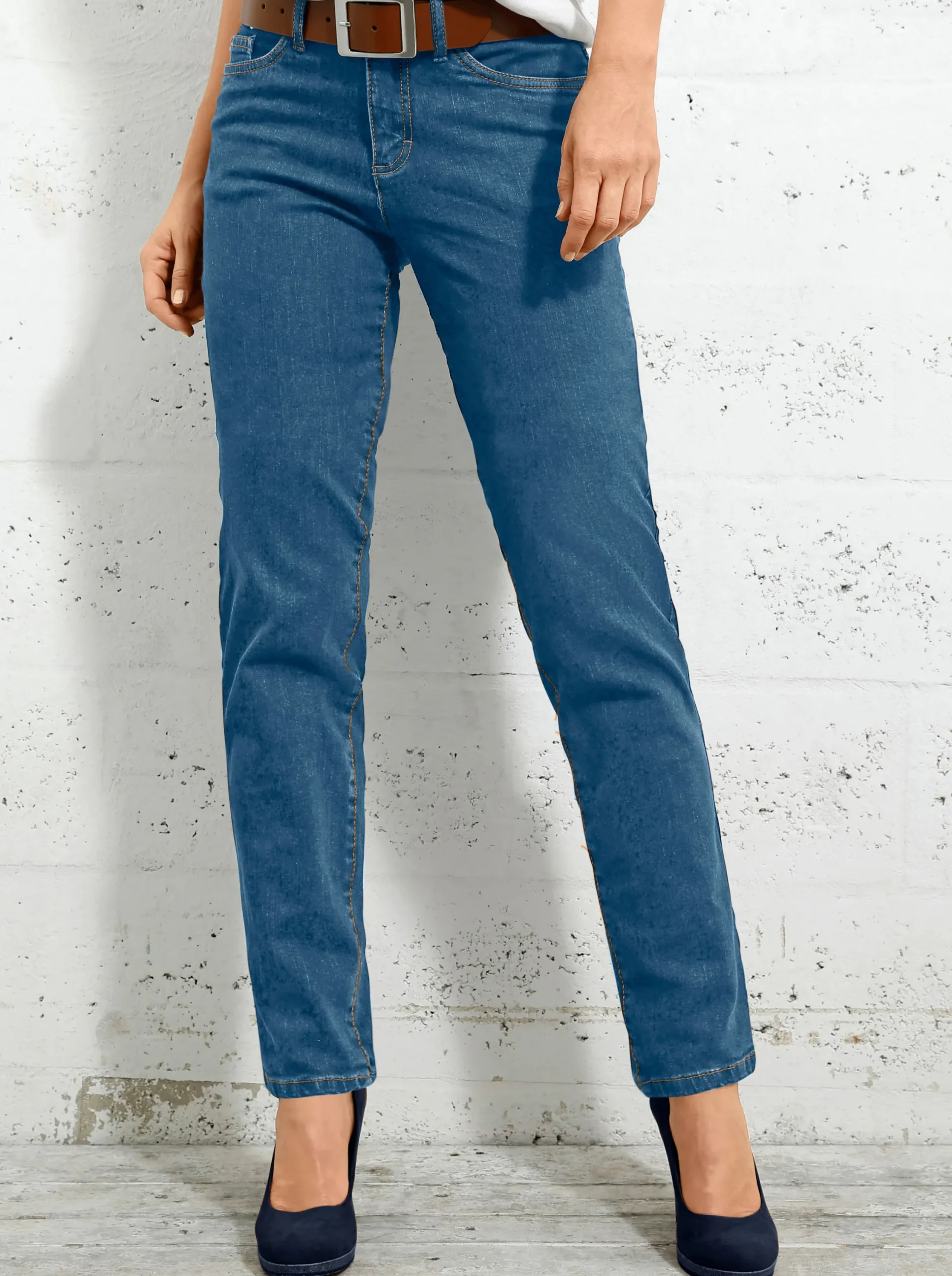 Jeans| 5-Pocket-Jeans mit bestickten Gesäßtaschen blue-bleached