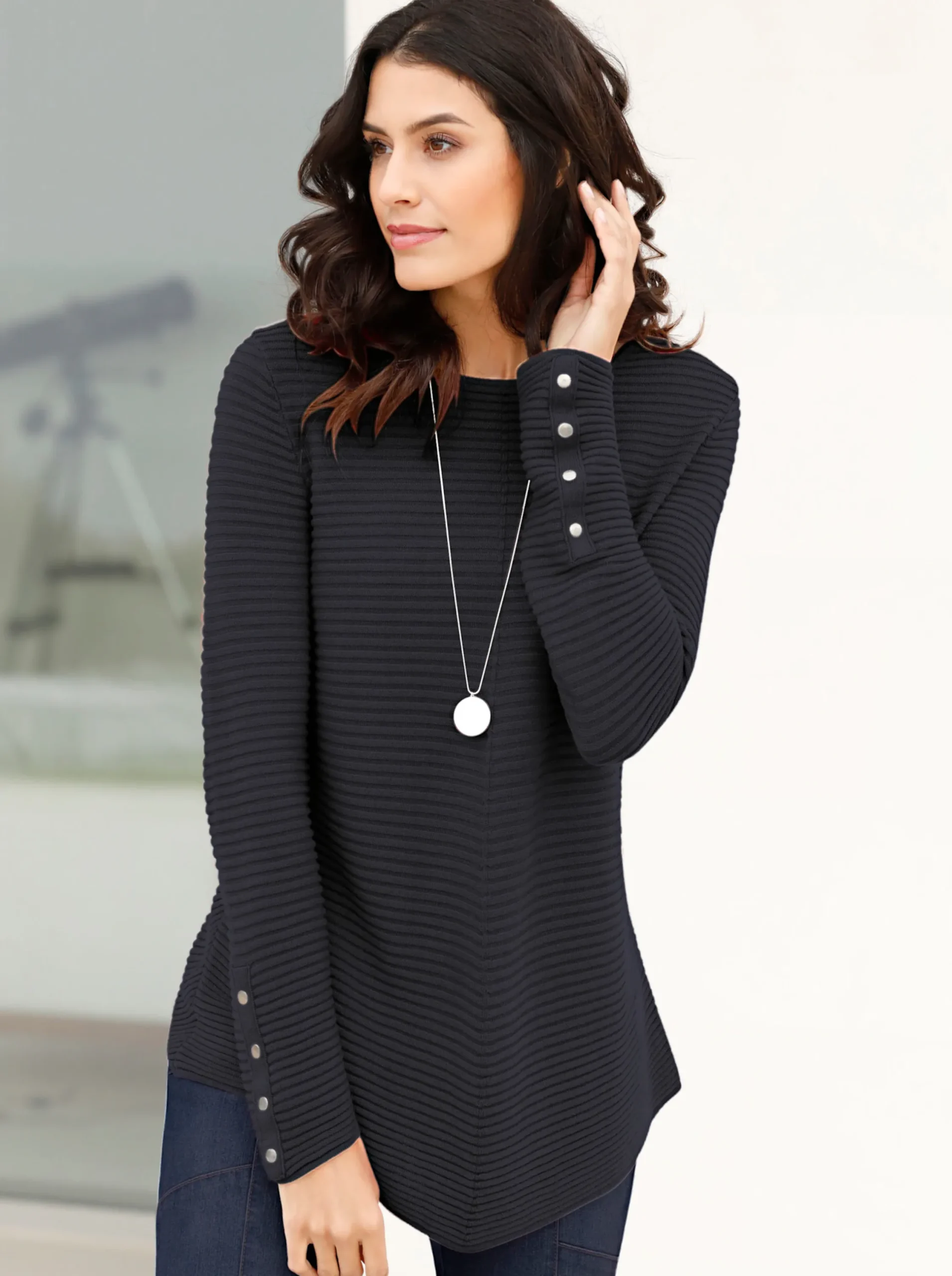 Basics| Rundhalspullover schwarz