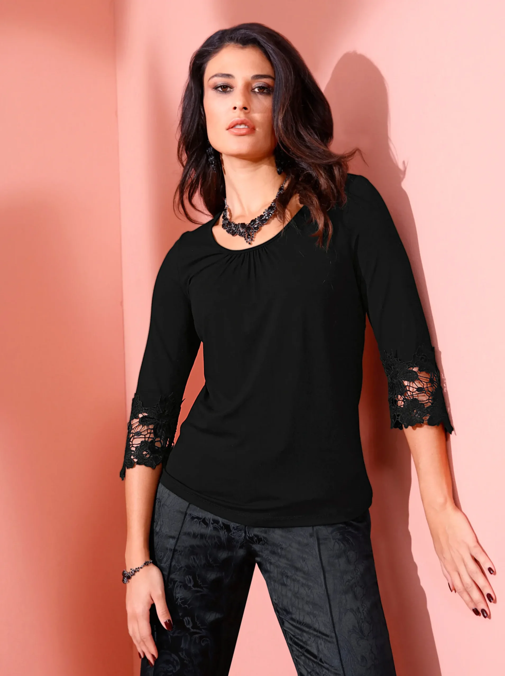 Shirts| Rundhalsshirt schwarz