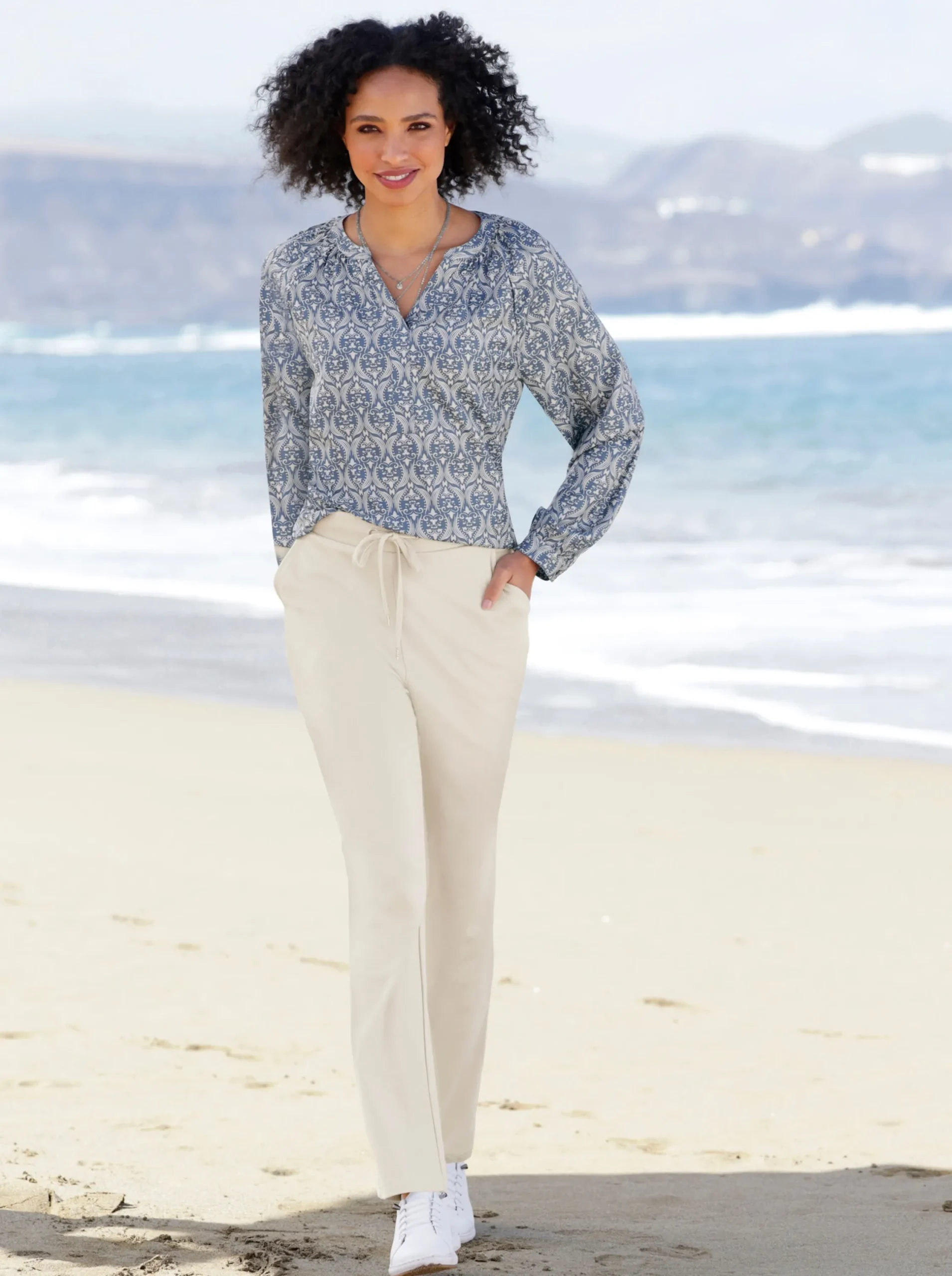 Blusen|heine Schlupfbluse aus Satin sand-rauchblau-bedruckt