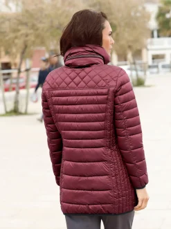 Jacken| Steppjacke mit dezentem Glanz bordeaux