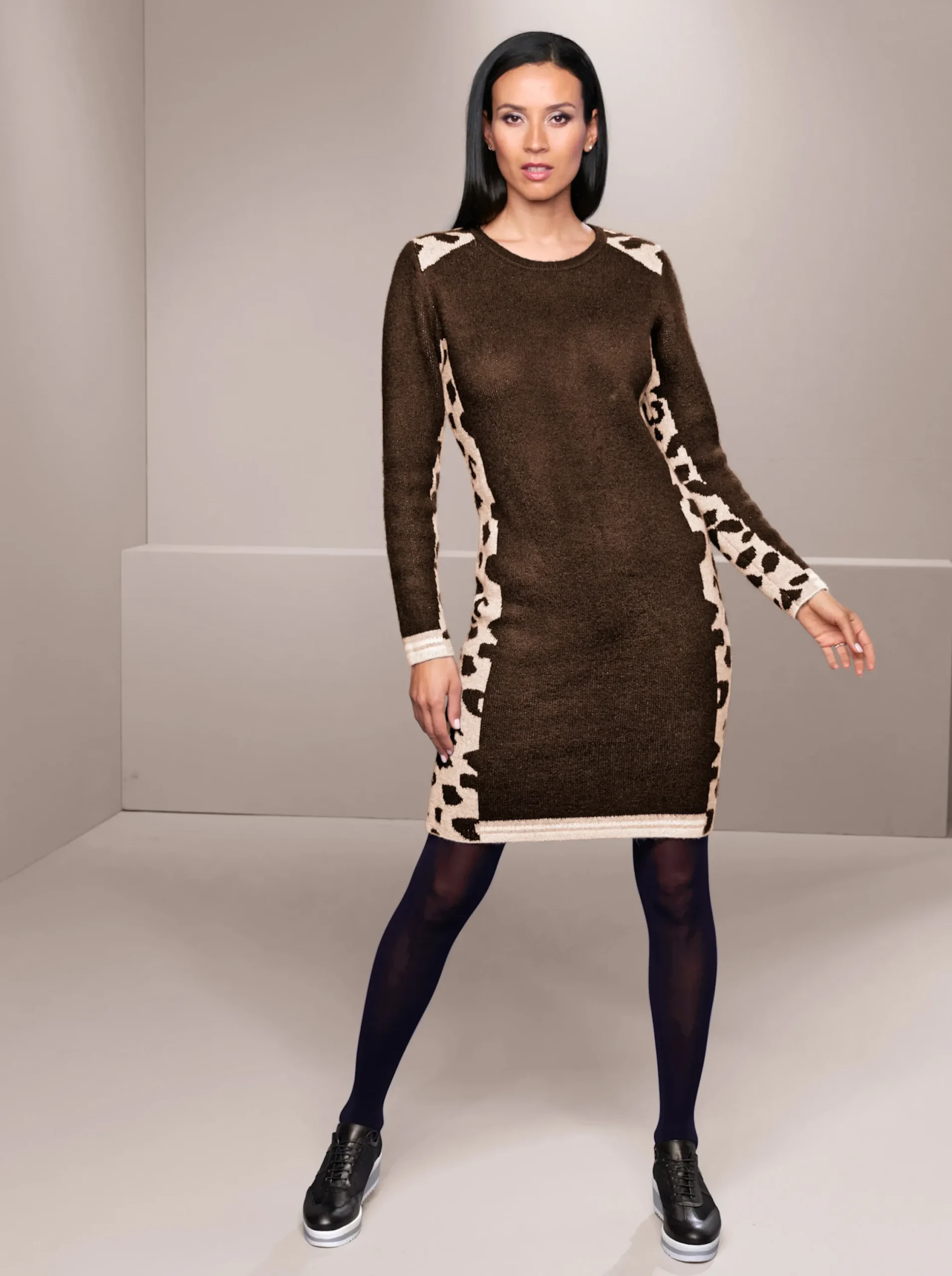Kleider|heine Strickkleid mit Leo-Muster schoko