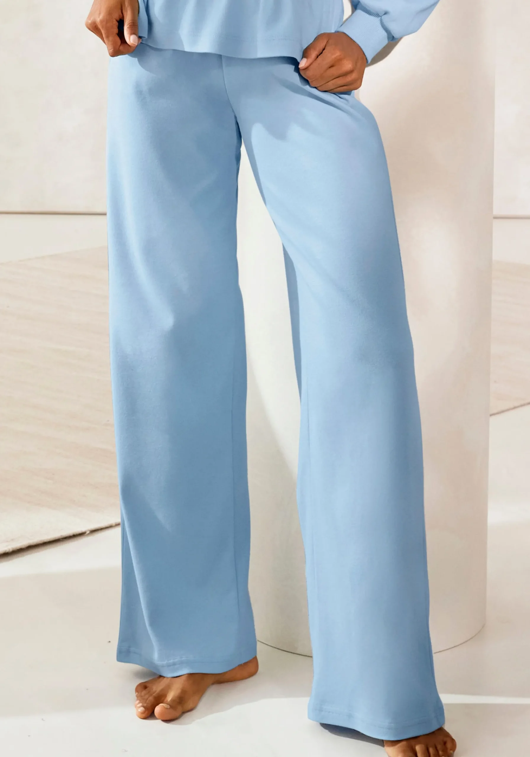 Homewear|Strandmode|LASCANA Sweathose hellblau